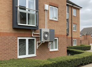 Review thực tế Heat Pump Midea sau 2 năm sử dụng: Có hay hỏng vặt không? Chi phí bảo trì là bao nhiêu?