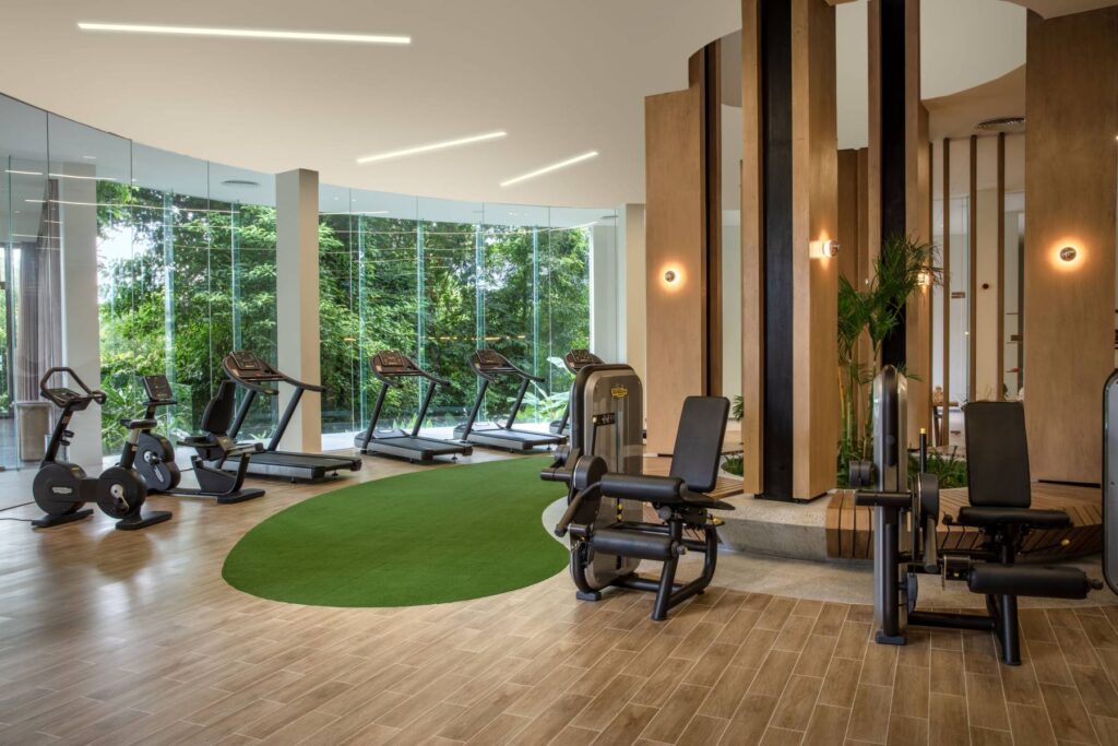 Máy bơm nhiệt cho phòng Yoga & Fitness: Giải pháp cấp đủ nước nóng lên đến 100+ hội viên tắm cùng lúc